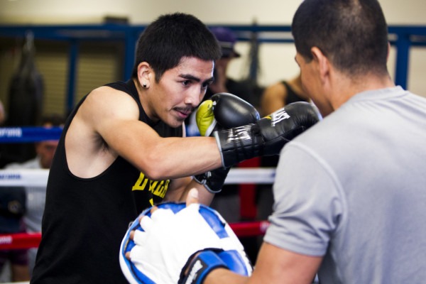 Via Bleacher Report: Victor Terrazas vs. Leo Santa Cruz Preview