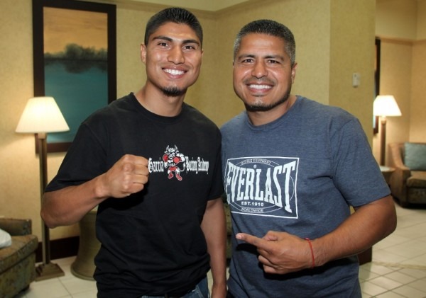 l_489e966d1cd834f95b93dbe9f4002294MikeyGarcia_arrivals_130917_002a