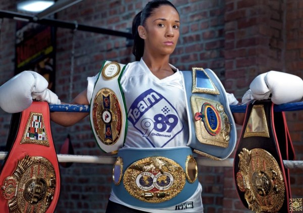 Amanda Serrano con los titulos