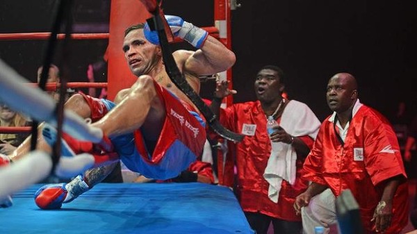 Clottey Scores Five Knockdowns and Decision Victory Over Mundine