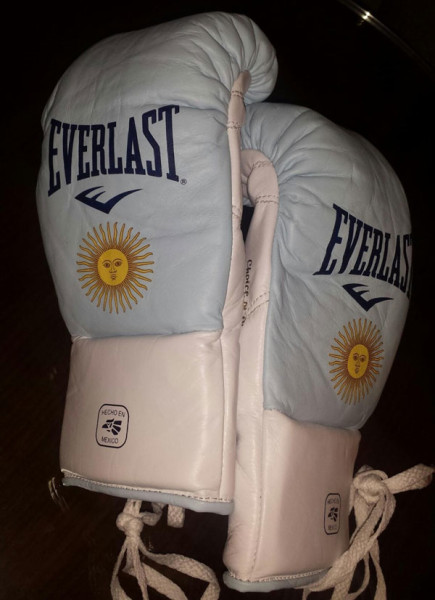 Video | Mayweather vs. Maidana Glove Controversy