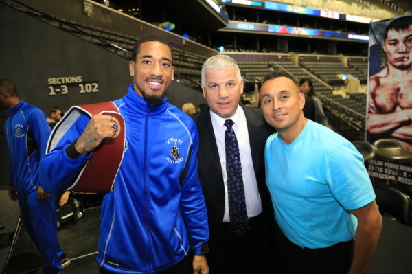 Ruslan Provodnikov Chris Algieri - Jeremy Flores (3)