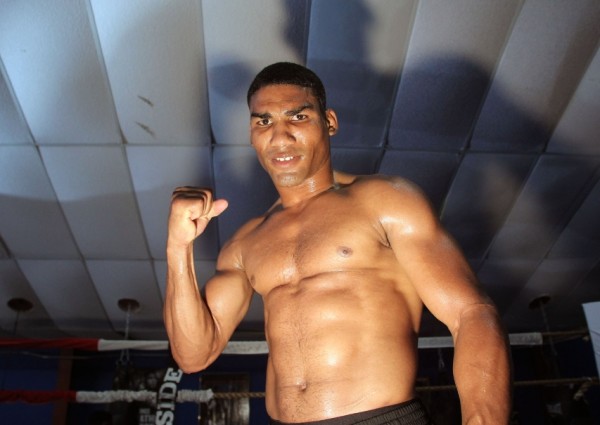 Crawford vs. Gamboa Weights and Photos