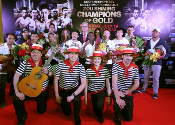 Photo Gallery: Champions of Gold – Grand Arrivals