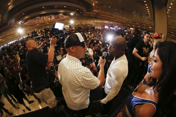 Floyd Mayweather, Marcos Maidana & ‘Mayhem’ Undercard Fighters Make Grand Arrivals