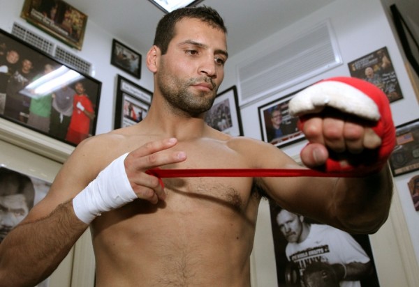 Luis Carlos Abregu Savagely Knocked out in Argentina