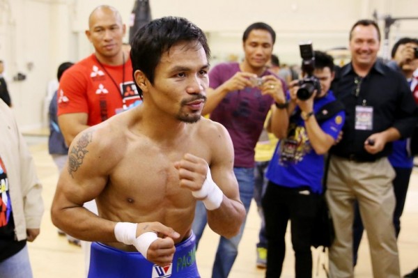 Tim Tebow Visits Manny Pacquiao During Training