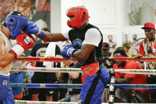 Watch Floyd Mayweather Live Workout Ahead of Conor McGregor Fight