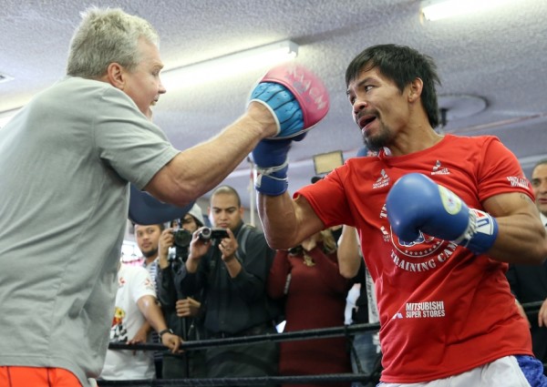 Manny Pacquiao: “My Goal Is to Knock out Broner”