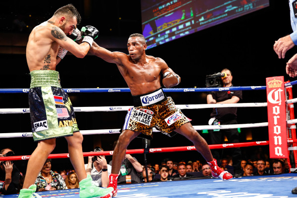 LR_FIGHT NIGHT-LARA VS MARTIROSYAN-TRAPPFOTOS-05212016-3077