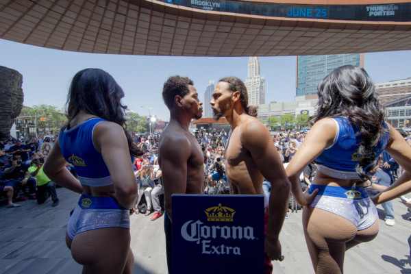 Keith Thurman vs. Shawn Porter: Weigh-In Results, Video & Photos
