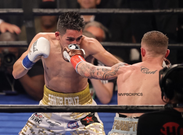 Leo Santa Cruz vs. Carl Frampton