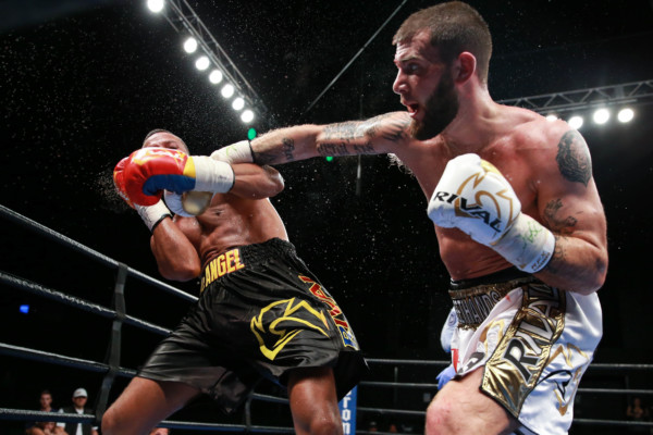 Plant Defetas De Angel, Grayton Stops Martin in 8