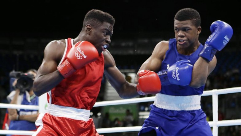 Gary Russell Defeats Richardson Hitchins for Opening-Round Win