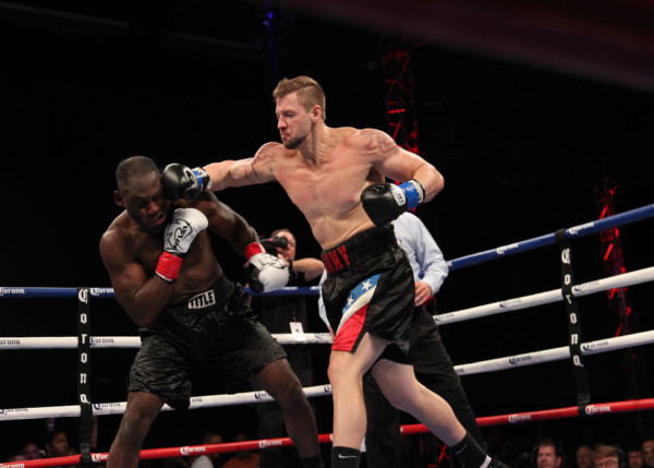 21morrison-v-latimore-tom-casino-showtime-4