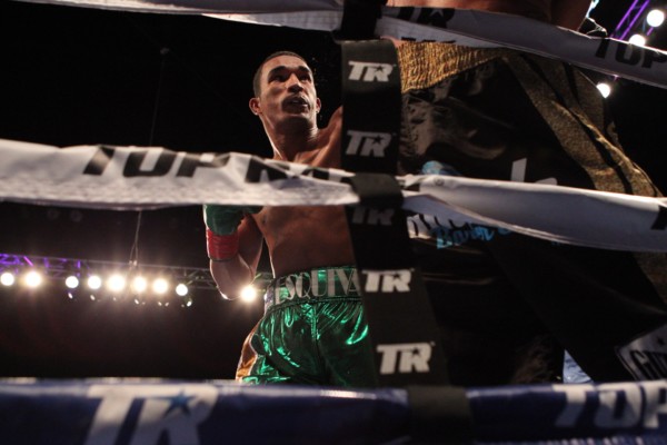 esquiva-falcao-vs-josue-obando-jr-barron-rbrboxing-1
