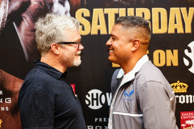 lr-sho-trainer-rd-table-roach-vs-garcia-12072016-5931