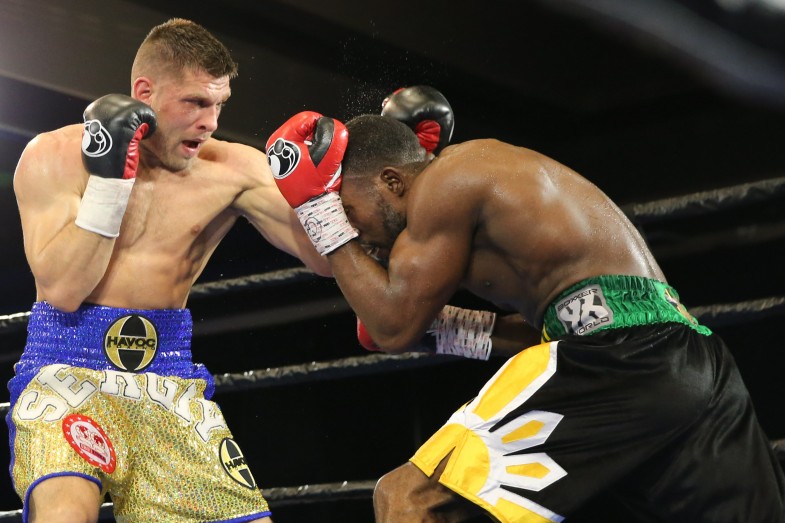 Sergiy Derevyanchenko Stops Kemahl Russell in Round 5