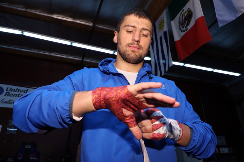 Olekzandr Gvozdyk Finishes Craig Baker in 6