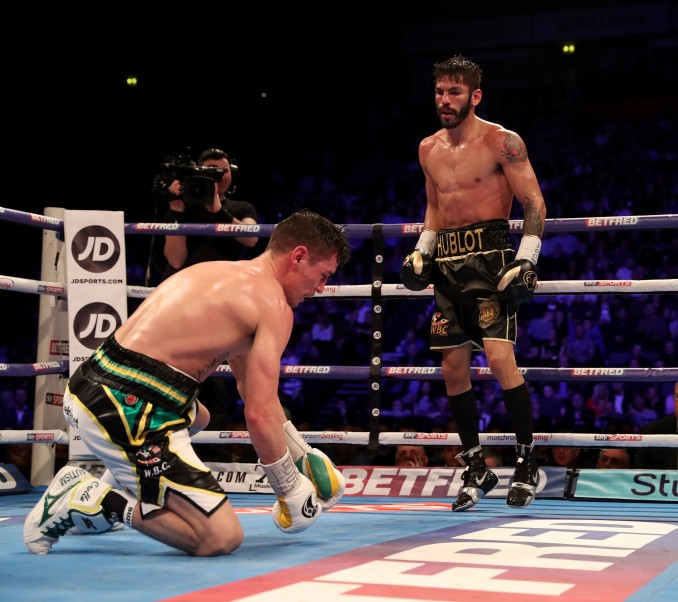 Linares Outclasses Crolla in Rematch to Defend Lightweight Crown