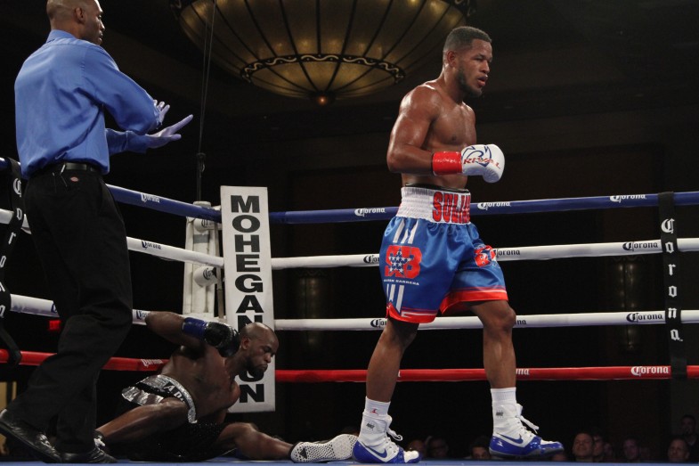 Sullivan Barrera Stops Paul Parker in 5