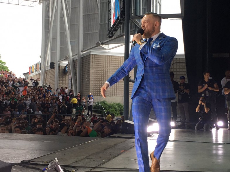 McGregor Takes Round 2 of Trash Talk Battle Over Mayweather