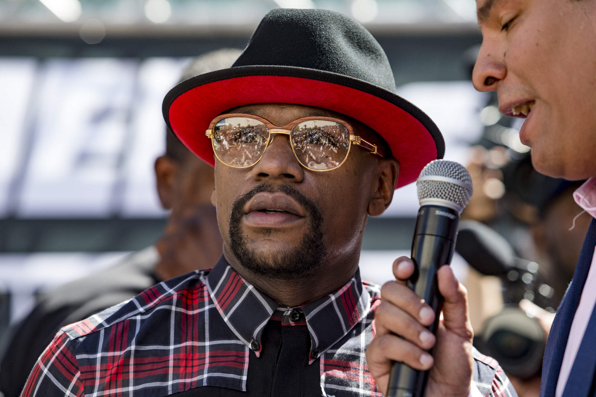 Floyd Mayweather Says He May Fight in the UFC