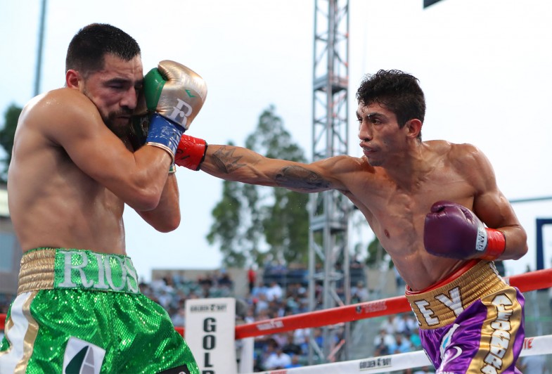 Rey Vargas Outlasts Ronny Rios to Retain Title