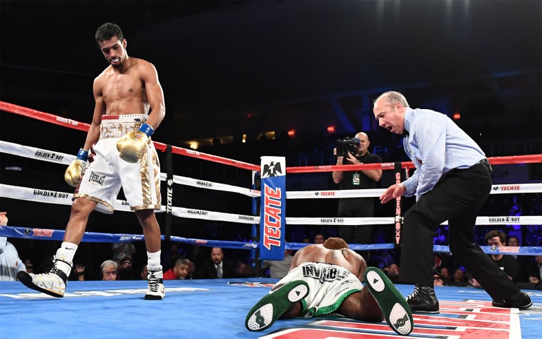 Alberto Machado Knocks Jezreel Corrales Out in 8