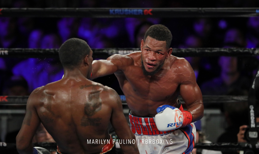 Sullivan Barrera Defeats Felix Valera by Unanimous Decision