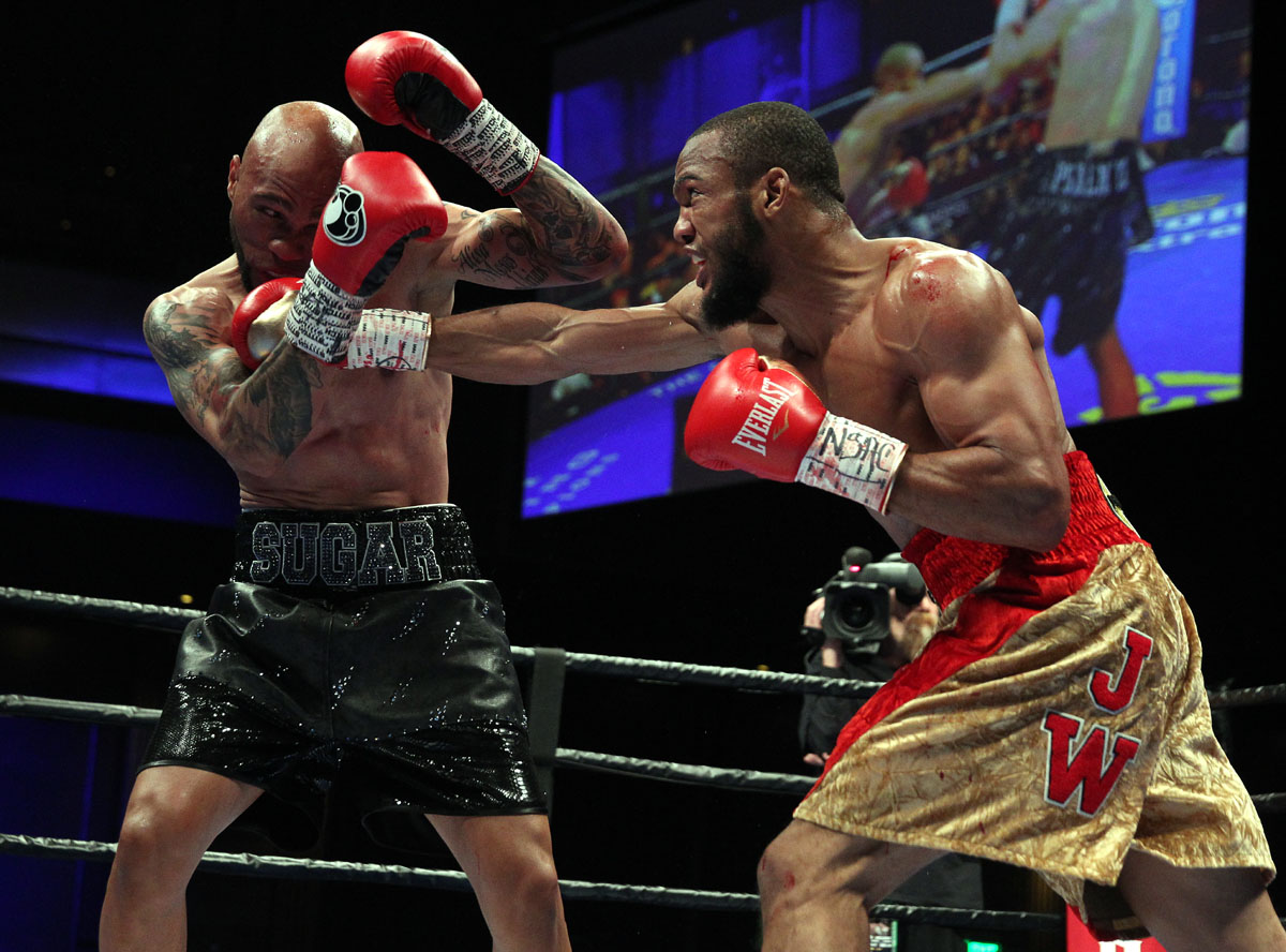 Julian Williams Scores Unanimous Decision Victory Over Ishe Smith