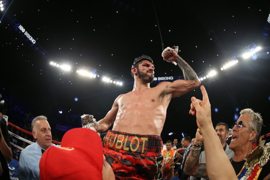 Linares vs. Gesta Results: Linares Outclasses Gesta via 12-Round Decision