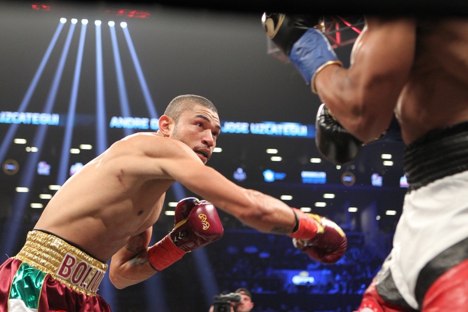 Jose Uzcategui Stops Andre Dirrell in Round 9