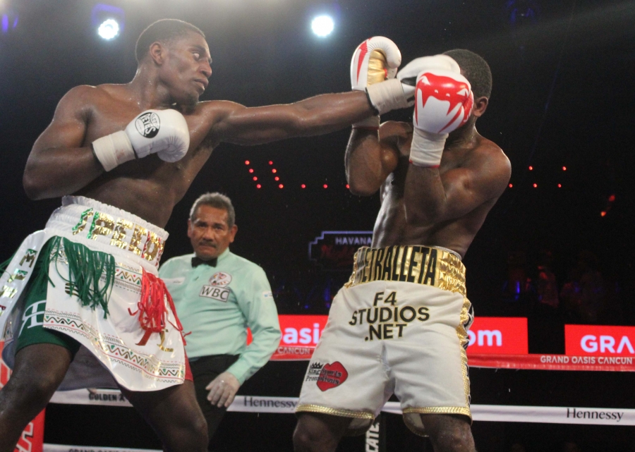 Rashidi Ellis Scores Unanimous Decision Victory over Alberto Mosquera