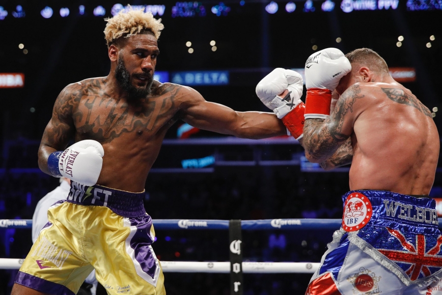 Jarrett Hurd Blasts Jason Welborn With Body Shot in Round 4