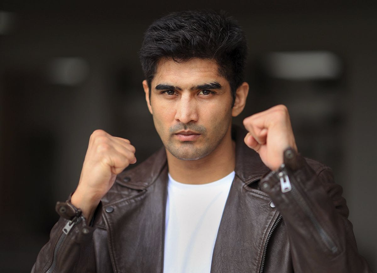 Vijender Singh Hires Freddie Roach as Head Trainer