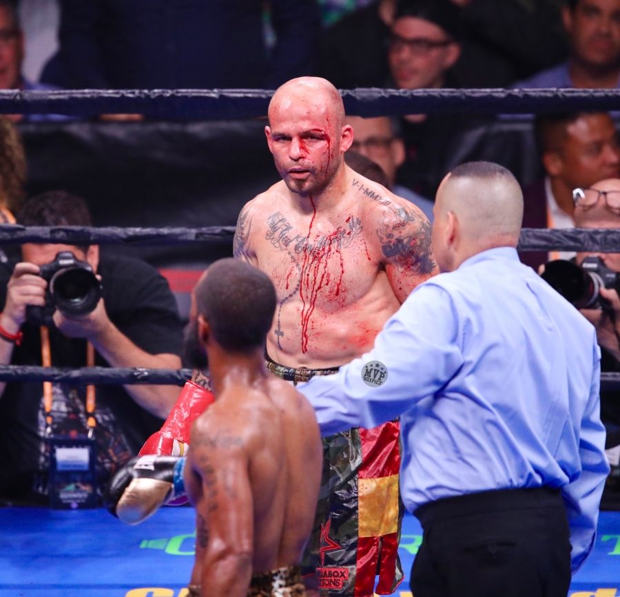 Gary Russell Defeats Kiko Martinez
