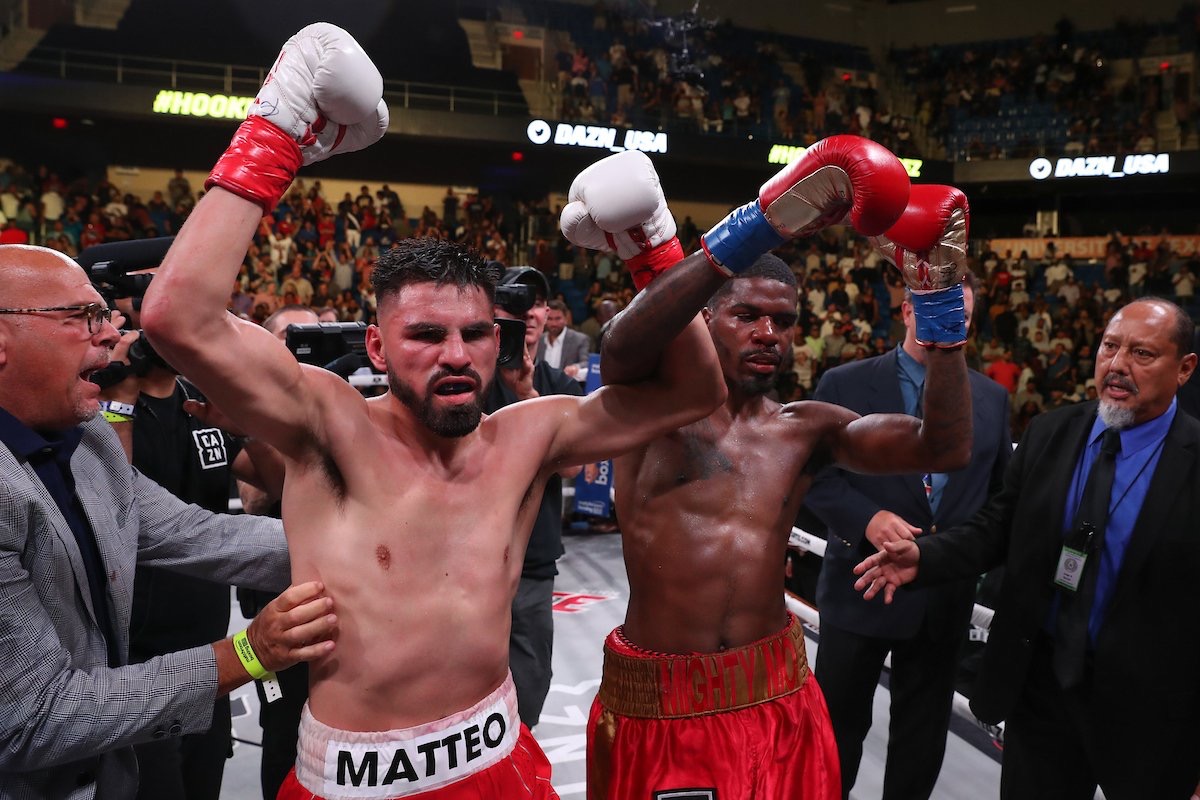 Jose Ramirez Knocks Out Maurice Hooker In 6 to Unify Titles