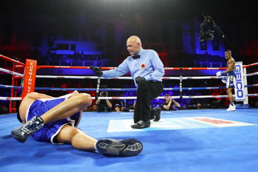 Abraham Nova Takes out Pedro Navarrete in Four Rounds