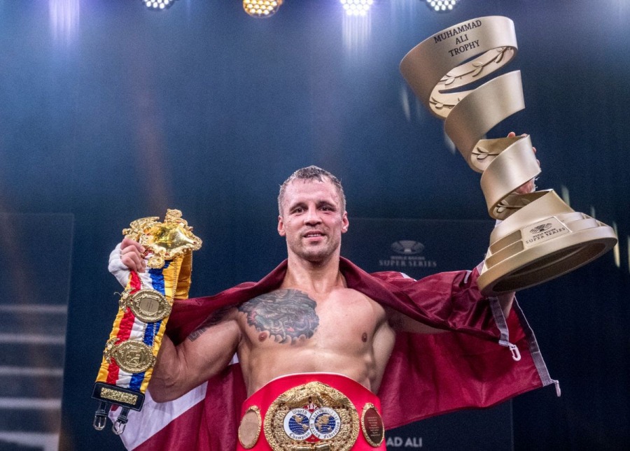 Mairis Briedis Takes Down Yuniel Dorticos