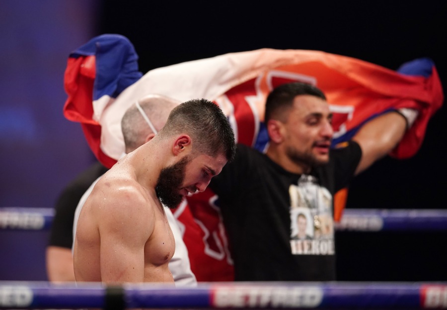 David Avanesyan Walks Down and Stops Josh Kelly in Round 6