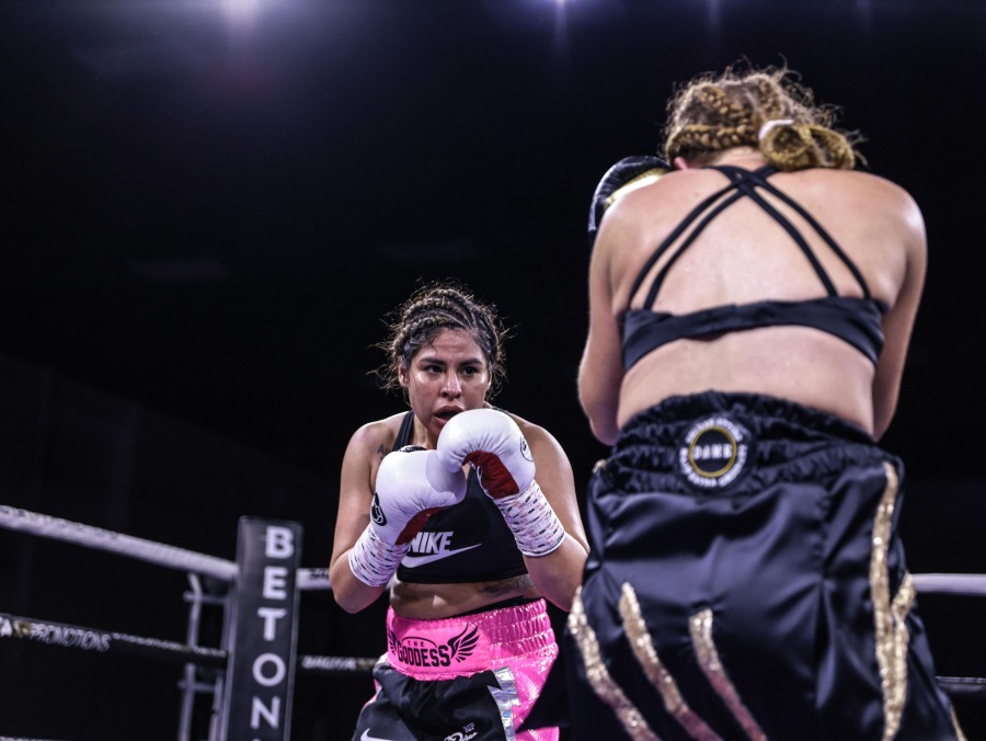 Marlen Esparza Outclasses Shelly Barnett in Flint, Mich.; Jamie Mitchell Stops Noemi Bosques in the 5th